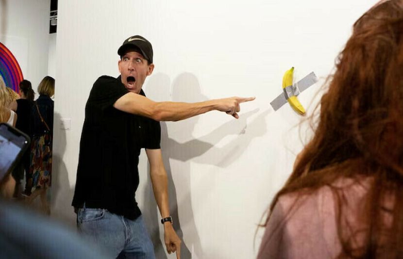 ٹیپ سے دیوار میں چپکا کیلا 2 ارب 17 کروڑ روپے میں فروخت ہو گیا