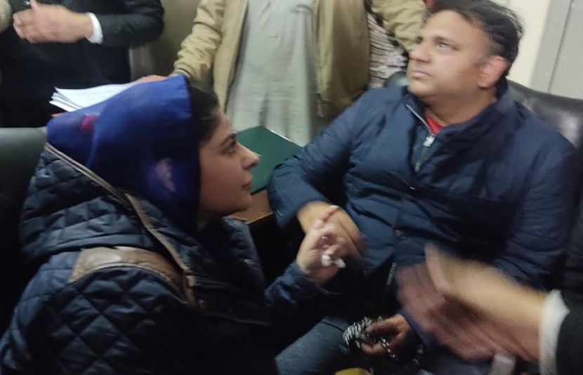 فواد چوہدری کو جیل میں اہلیہ سے علیحدہ ملاقات کی اجازت مل گئی