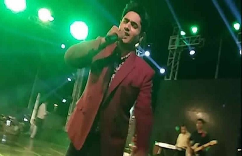  معروف گلوکار ابرار الحق کے میوزک کنسرٹ کے دوران شائقین اور سیکیورٹی گارڈز کے درمیان جھگڑا ہوگیا 