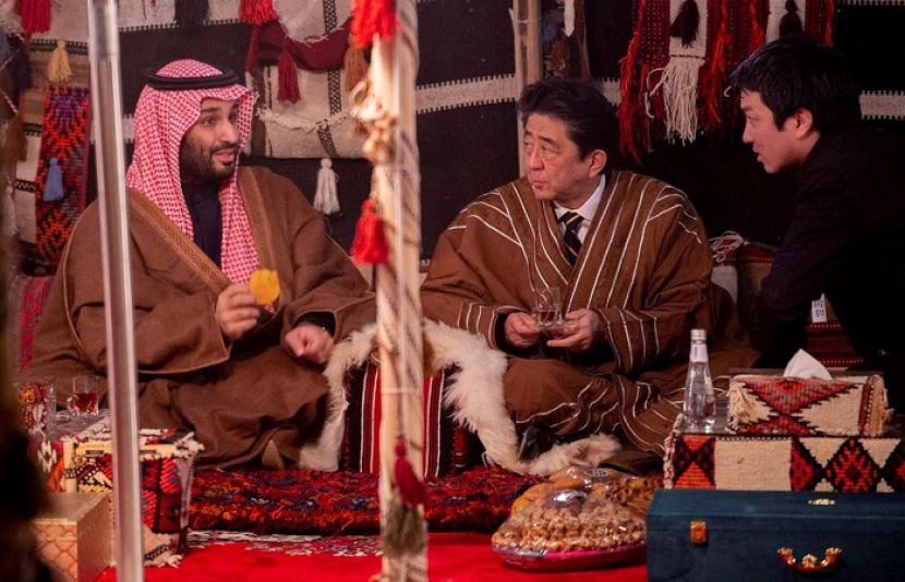 جاپانی وزیر اعظم شنزو ایبے اور سعودی ولی عہد شہزادہ محمد بن سلمان 