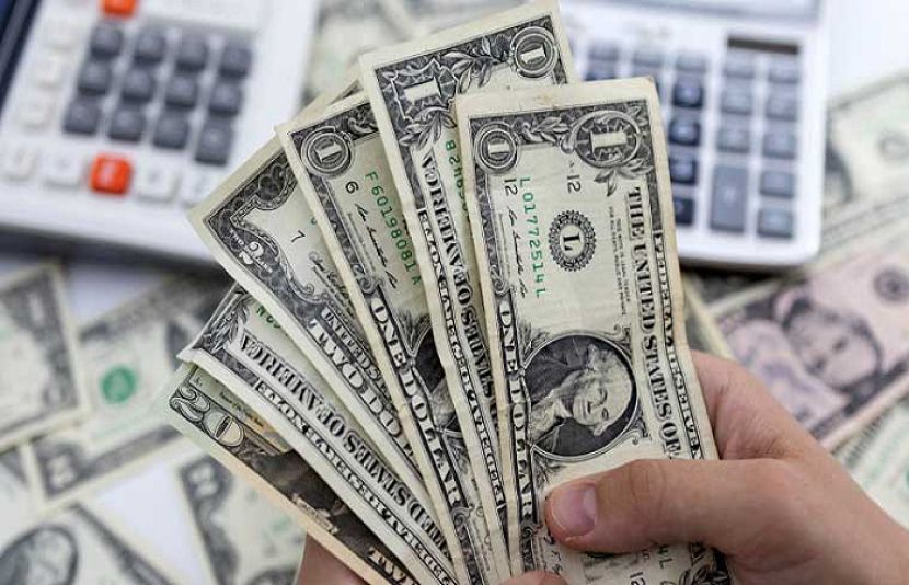انٹربینک میں ڈالر نیچے، روپے کی قدر میں معمولی بہتری