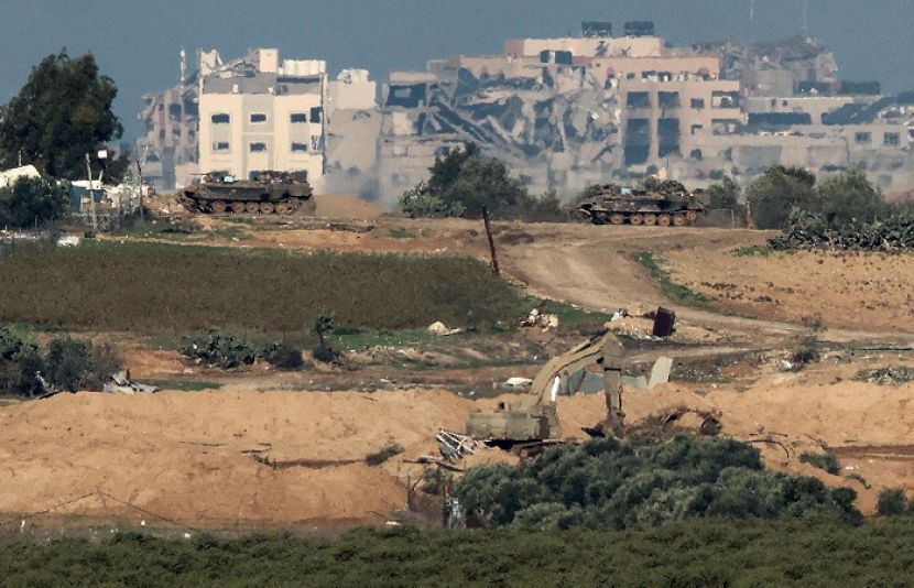 اسرائیل نے ہفتے کے روز غزہ میں زمینی کارروائیوں کے دوران اپنے مزید 13 فوجیوں کی ہلاکت کی تصدیق کر دی ہے۔