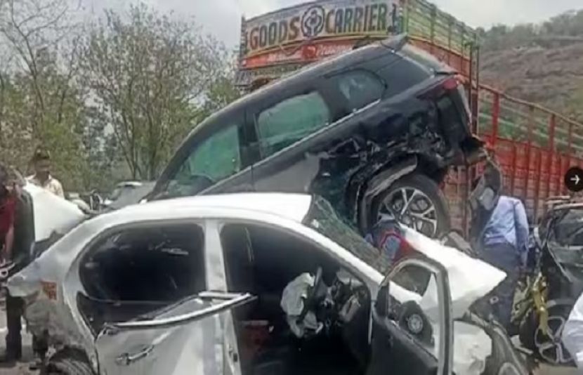 تیز رفتاری کے باعث موٹروے پر متعدد گاڑیاں آپس میں ٹکرا گئیں، 20 سے زائد افراد زخمی