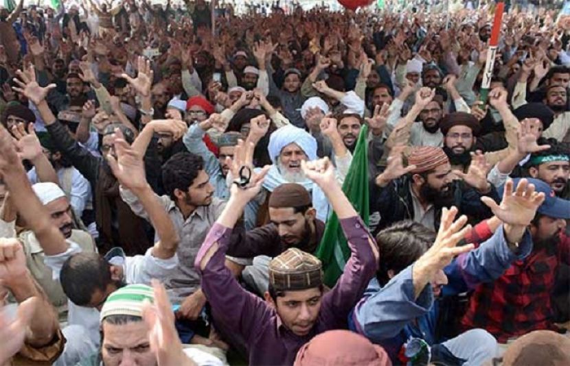 اسلام آباد انتظامیہ کی جانب سے فیض آباد انٹرچینج پر دھرنا