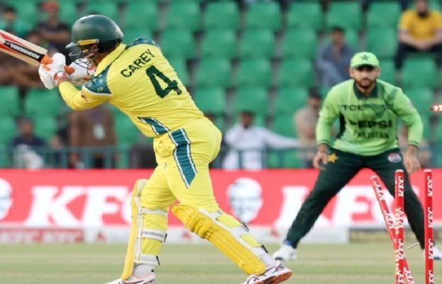 آسٹریلیا نے تیسرے اور فیصلہ کن ایک روزہ میچ میں پاکستان کو جیت کے لیے 158 رنز کا ہدف دے دیا