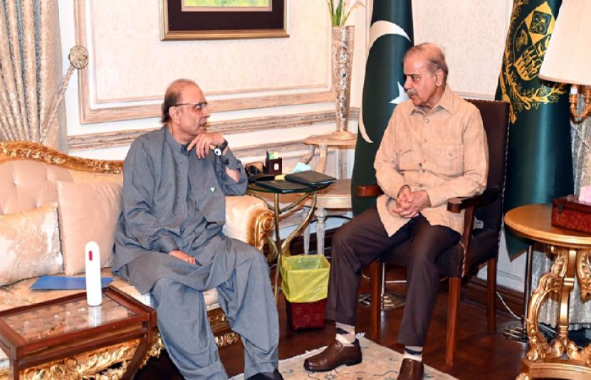 وزیراعظم شہباز شریف سے سابق صدر آصف زرداری کی لاہور میں ملاقات