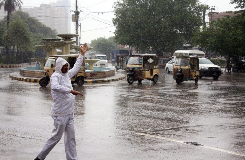 کراچی میں مون سون بارشوں کی پیش گوئی کردی گئی ہے، ڈائریکٹرمیٹ میٹ نے کہا ہے اگلے ہفتے سے شہر میں مون سون بارشیں متوقع ہے