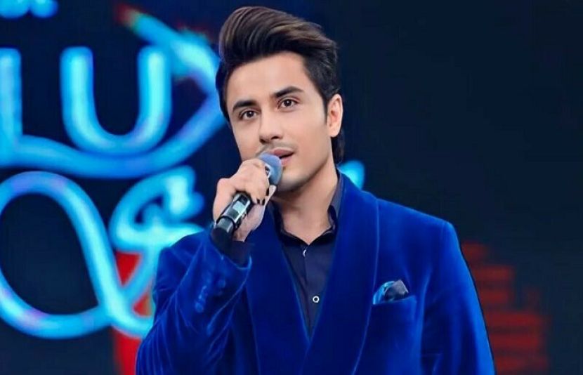 اداکار علی ظفر نے انکشاف کیا ہے کہ انڈسٹری میں سیاسی ماحول دیکھ کر کئی بار شوبز کو خیر باد کہنے کا سوچا ہے