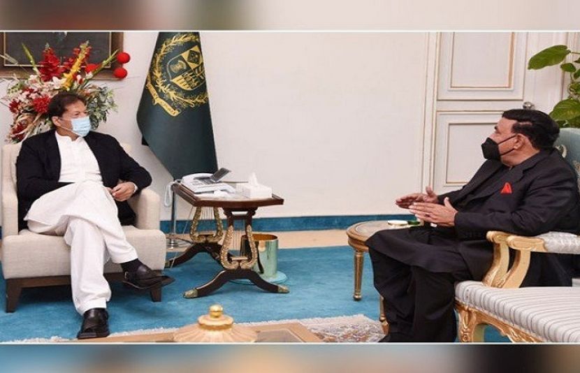 وزیراعظم عمران خان سے وزیر داخلہ شیخ رشید نے ملاقات کی ہے۔