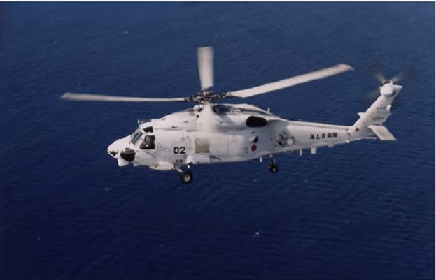 2 جاپانی فوجی ہیلی کاپٹرز سمندر میں ممکنہ طور پر ٹکرا کر گر گئے