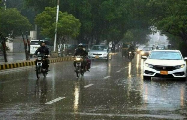 ملک کے مختلف شہروں میں صبح سویرے موسلا دھار بارش اور ژالہ باری کا سلسلہ رہا