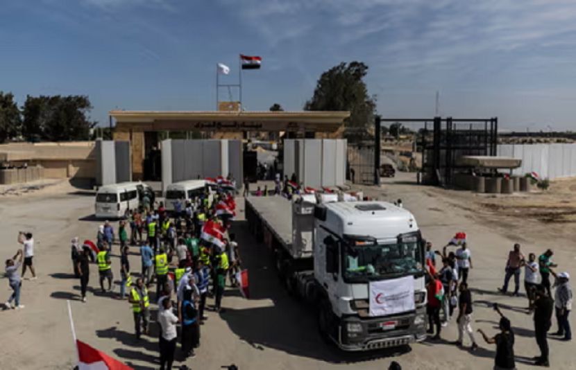 اقوامِ متحدہ کے امدادی ٹرک پانی، خوراک اور طبی سامان لیکر رفاہ کراسنگ سے غزہ میں داخل