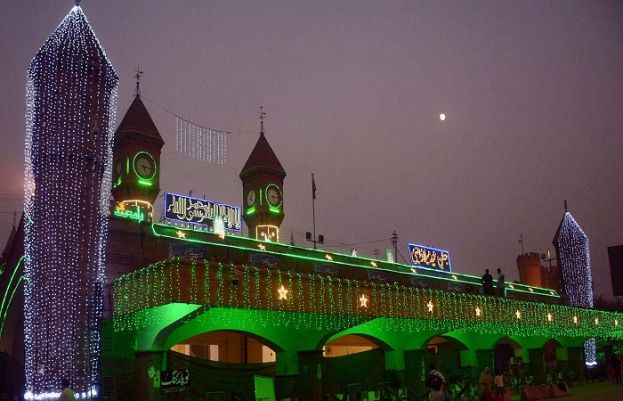 ملک بھر میں جشن ولادت رسول ﷺ مذہبی عقیدت و احترام اور جوش و جذبے سے منایا جارہا ہے