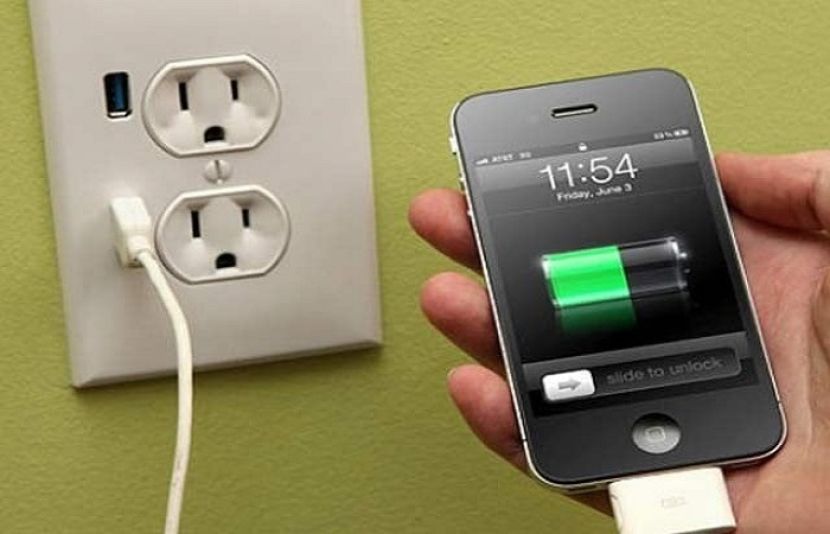 اپنے اسمارٹ فون کو بار بار چارج کرنا اکثر افراد کو ناگوار محسوس ہوتا ہے