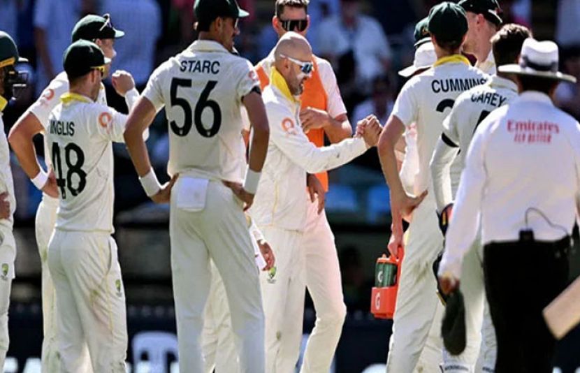آسٹریلیا نے ایڈیلیڈ میں ہونے والے ایشیز سیریز کے تیسرے ٹیسٹ میں بھی انگلینڈ کو شکست دے کر سیریز میں فیصلہ کن سبقت حاصل کر لی