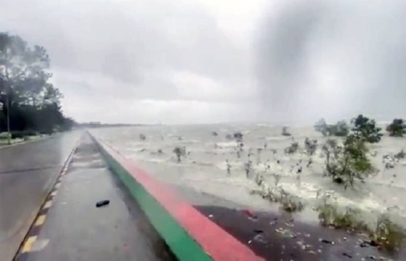 خطرناک سمندری طوفان ’موچا‘ بنگلہ دیش کے ساحل سے ٹکرا گیا