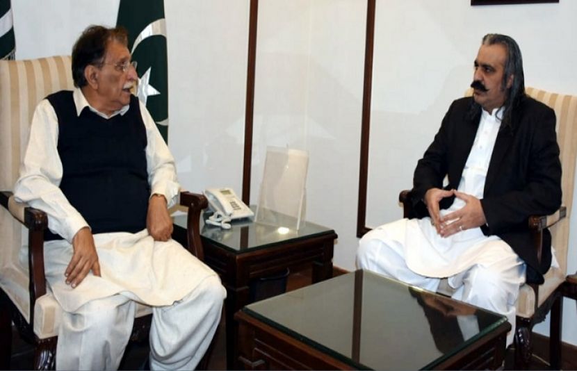 وزیراعظم آزاد کشمیر راجہ محمد فاروق حیدر خان سے وزیر امور کشمیر علی آمین گنڈاپور نے ملاقات کی ہے