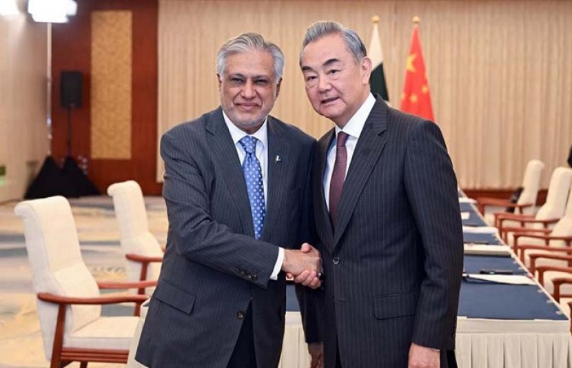 نائب وزیراعظم اور وزیرخارجہ اسحاق ڈار اور چینی وزیرخارجہ وانگ ژی