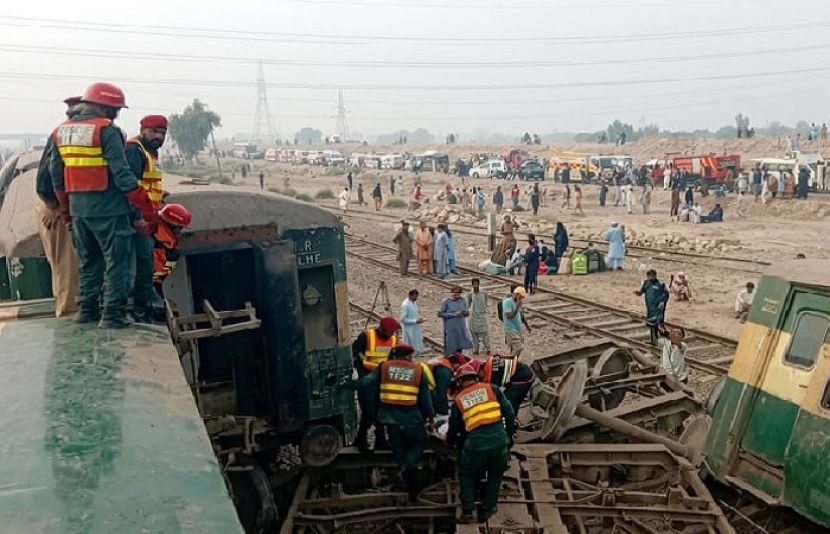 رحمان بابا ٹرین حادثے میں جاں بحق افراد کی تعداد 6 ہوگئی