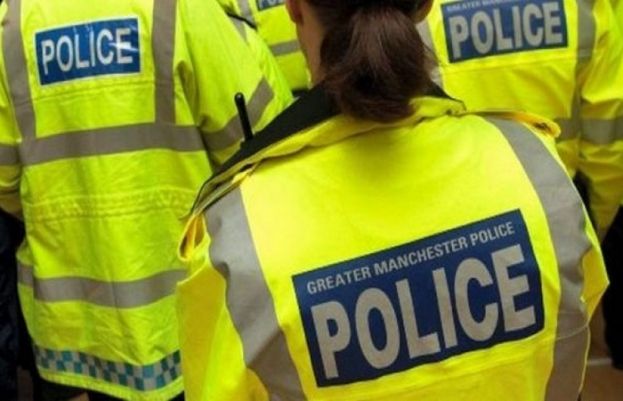 مانچسٹر: موبائل فون دکان میں ڈکیتی، پاکستانی نژاد شہری اور بیٹا مزاحمت پر زخمی