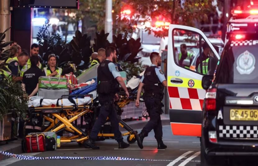 آسٹریلیا کے شہر سڈنی کے شاپنگ سینٹر میں چاقو سے ہونے والے حملے میں 5 افراد ہلاک ہو گئے۔
