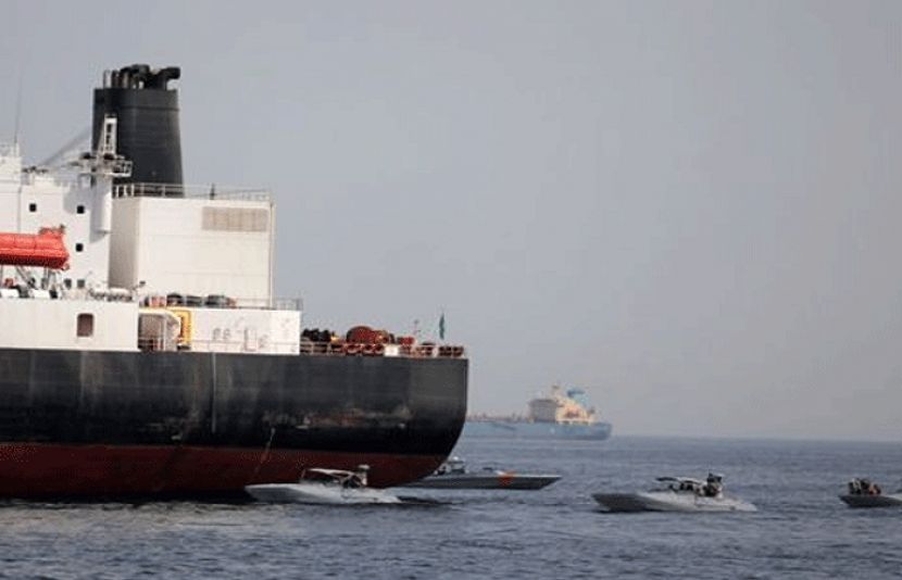 خلیج عمان میں دو تیل بردار بحری جہازوں پر حملہ