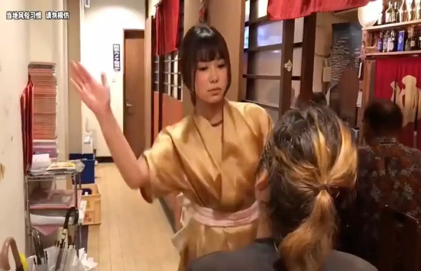 ایسا ریسٹورنٹ جہاں کھانے سے پہلے تھپڑ کھانے کو ملتا ہے