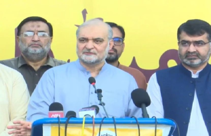 امیر جماعت اسلامی پاکستان حافظ نعیم الرحمان نے وزیراعظم کی درخواست پر لانگ مارچ کو عارضی طور پر ملتان میں روکنے کا فیصلہ کرلیا
