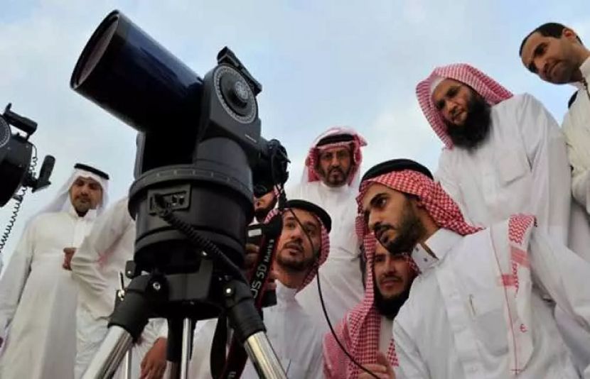 ماہرین فلکیات نے سعودی عرب میں آج چاند نظر نہ آنے کا امکان ظاہر کر دیا ہے۔