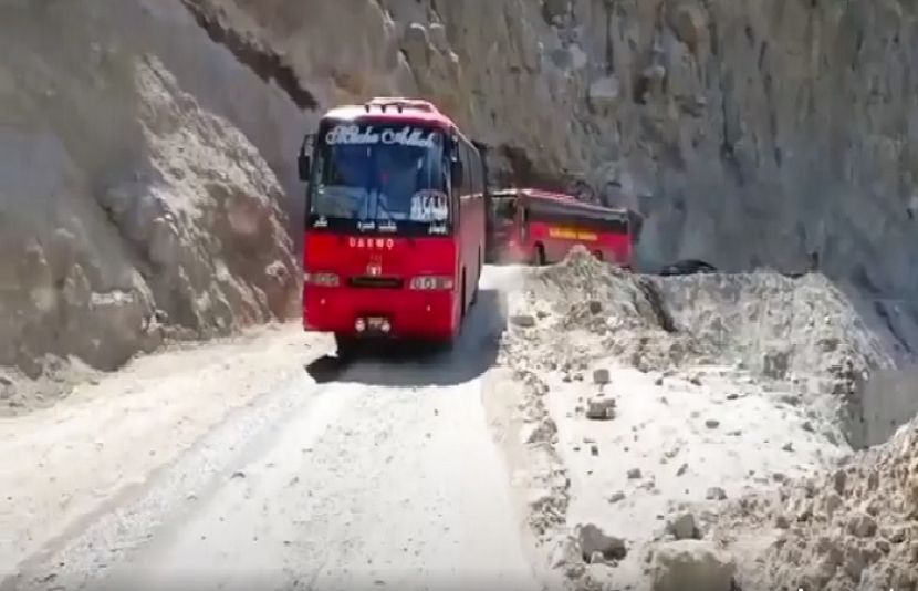 گلگت سے راولپنڈی آنے والی مسافر بس حادثے کا شکار