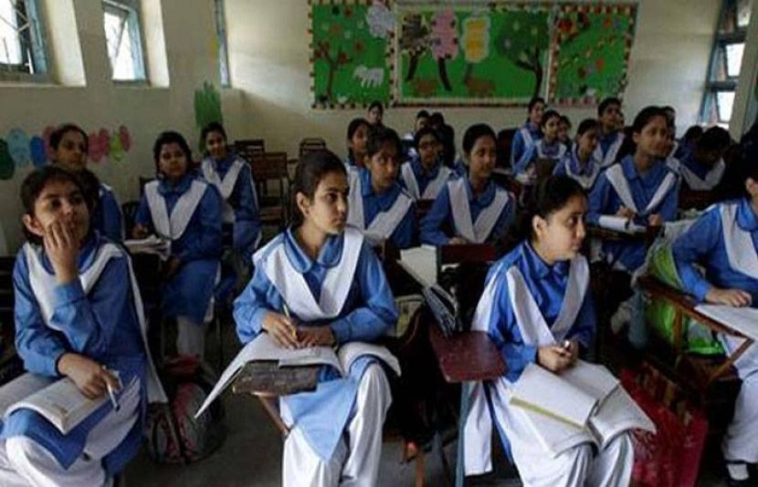 وزیر تعلیم پنجاب رانا سکندر حیات نے تعلیمی اداروں میں چھٹیوں میں اضافے سے متعلق گردش کرنے والی خبروں اور افواہوں کی سختی سے تردید کر دی ہے