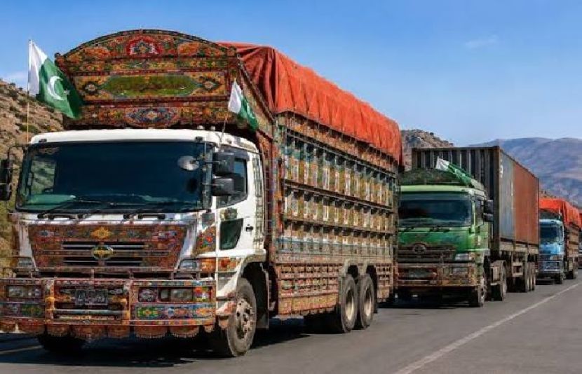 پیٹرولیم مصنوعات کی مسلسل بڑھتی قیمتوں کے پیش نظر گڈز ٹرانسپورٹ اتحاد کے کرایوں میں بھی بڑا اضافہ کر دیا گیا