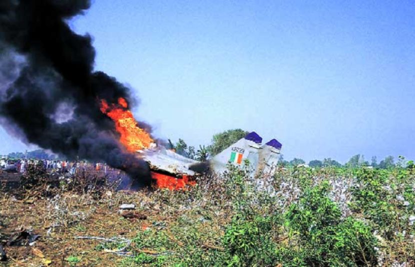 بھارتی فضائیہ کا لڑاکا طیارہ گر کر تباہ