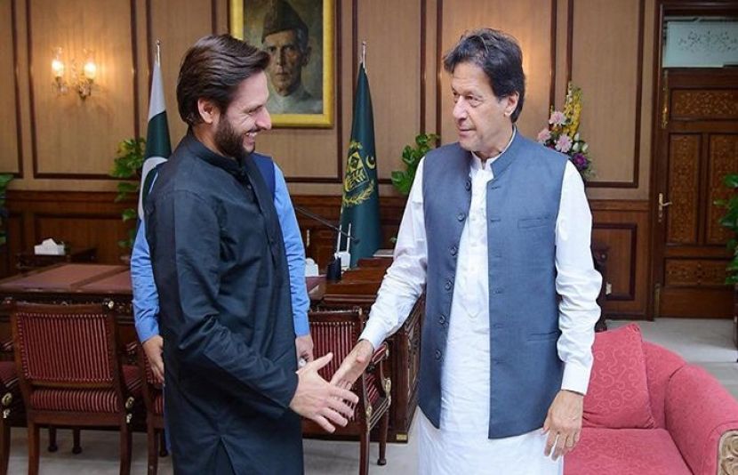 قومی کرکٹ ٹیم کے سابق کپتان شاہد آفریدی نے وزیر اعظم عمران خان سے ملاقات کی۔