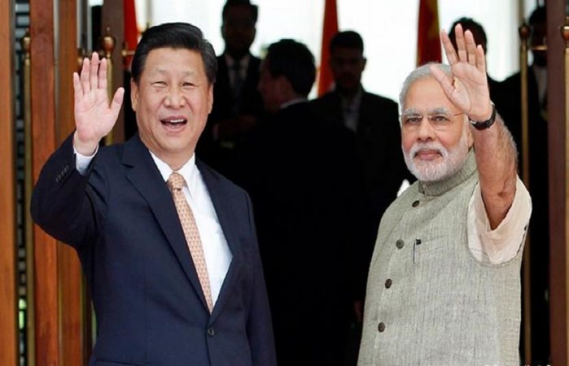 چین کے صدر شی جن پنگ، بھارتی وزیر اعظم نریندر مودی کے ہمراہ سمٹ میں شرکت کے لیے بھارت پہنچ گئے۔