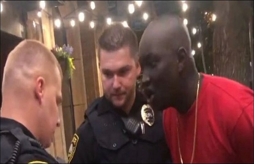 امریکی پولیس اہلکاروں نے سیاہ فام ایف بی آئی ایجنٹ کو گرفتار کرلیا