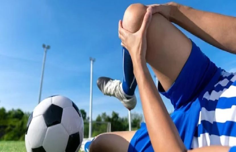 فٹبال میچ کے دوران ہونے والی شدید لڑائی کے باعث کھیل کا میدان جنگ کے میدان میں تبدیل ہوگیا