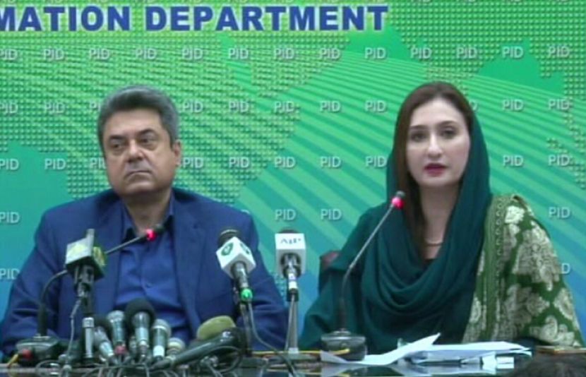 وفاقی وزیر قانون فروغ نسیم اور سیکریٹری برائے قانون ملیکہ بخاری