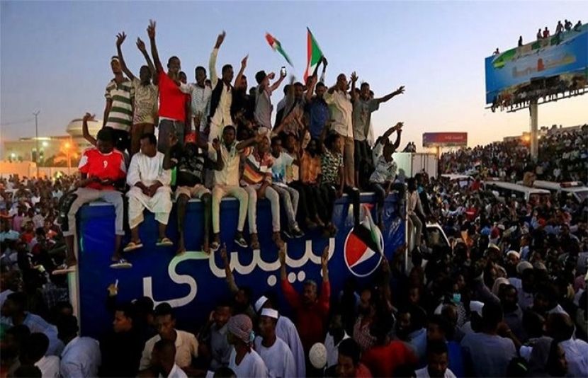 سعودی عرب اور متحدہ عرب امارات نے سوڈان کی فوجی حکومت کو 3 ارب ڈالر امداد دینے کا اعلان کیا ہے۔