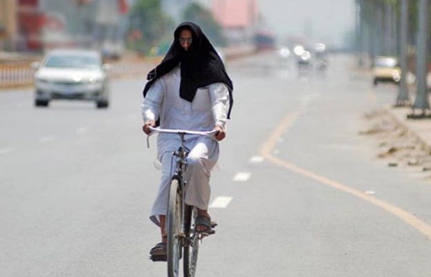 موسمیاتی تجزیہ کار جواد میمن نے آج کراچی میں موسم شدید گرم اور مرطوب رہنے کا امکان ظاہر کیا ہے