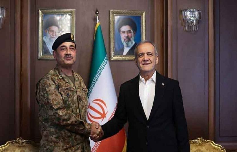 ایران کے وزیر خارجہ عباس عراقچی نے فیلڈ مارشل عاصم منیر سے ملاقات کی