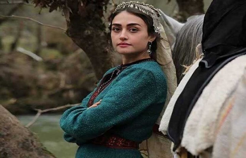 ترکی کی مقبول اداکارہ اسریٰ بلجک 