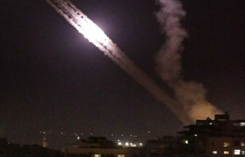 ایران نے دمشق میں ایرانی قونصل خانے پر حملے کا جواب دیتے ہوئے اسرائیل پر 200کے قریب ڈرون اور میزائل داغ دیے