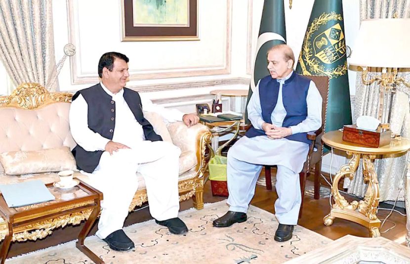 وزیراعظم شہباز شریف اور وفاقی وزیر امیر مقام