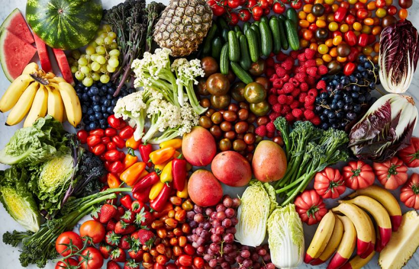  سبزیوں اور پھلوں کو کچا بھی کھایا جا سکتا ہے اور پکا کر بھی یہ دونوں ہی صورتوں میں آپ کے لئے بہترین ہیں۔