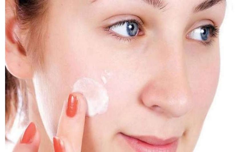 خوبصورت نظر آنا خواتین کا حق اور خواہش ہوتی ہے اور وہ اس کے لیے لاکھوں جتن بھی کرتی دکھائی دیتی ہیں