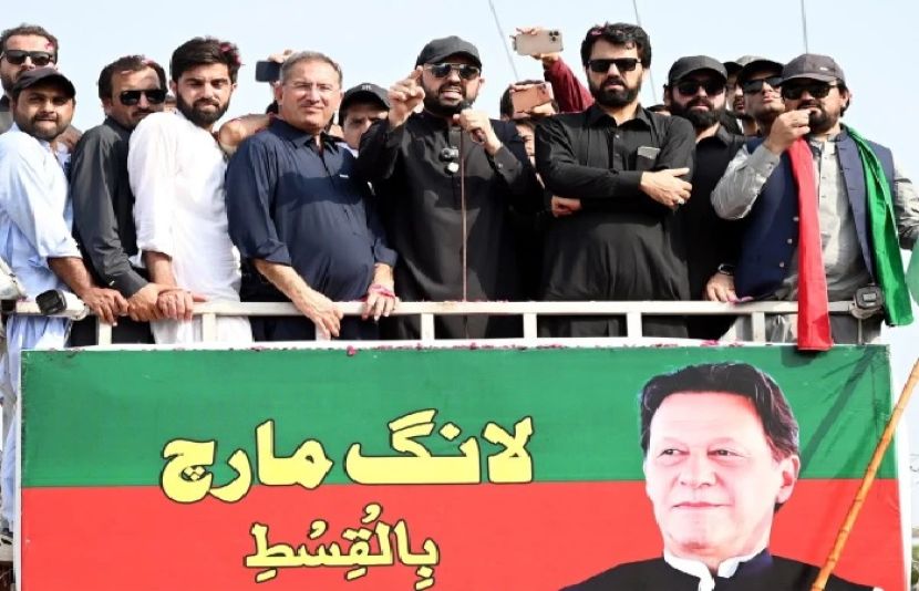 وزیر اعلیٰ خیبرپختونخوا محمد سہیل آفریدی ریلی سے خطاب کر رہے ہیں