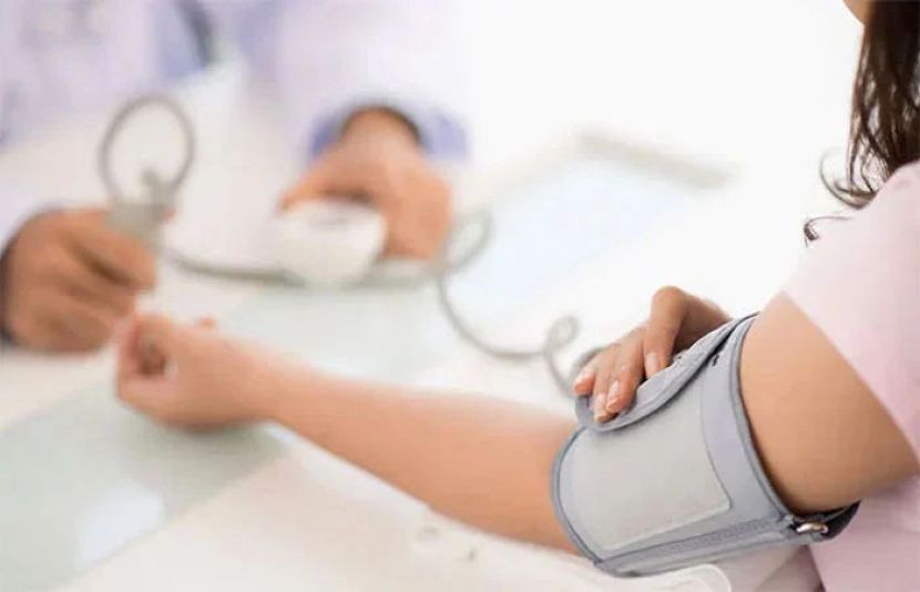 لوگوں کو فشار خون یا ہائی بلڈ پریشر سے متاثر کرنے میں متعدد عناصر کردار ادا کرتے ہیں