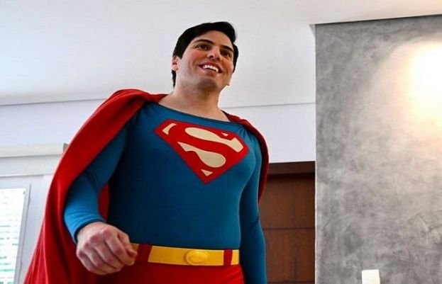 برازیل میں ایک شہری سپرمین فلم کے ہیرو کلارک کینٹ سے اپنی مشابہت کی وجہ سے سوشل میڈیا پر کافی وائرل ہوگیا