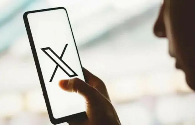 سوشل میڈیا پلیٹ فارم ایکس پر مشہور شخصیات نے اچانک فالوورز کی تعداد میں کمی کی شکایات کی ہیں